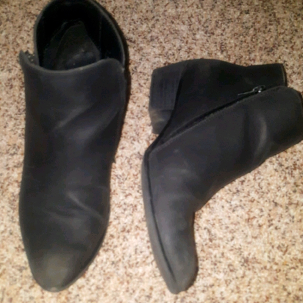 Black leatherish boots